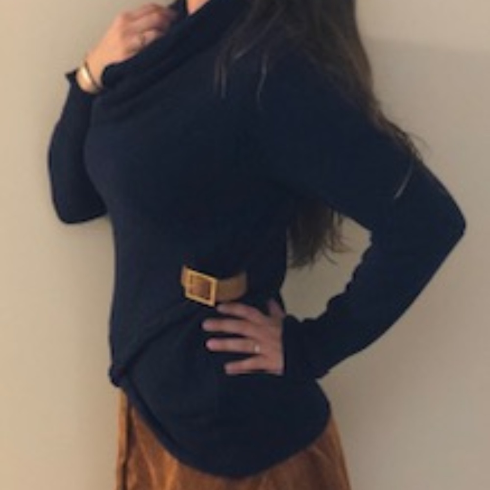 scoop/scrunch neck sweater w/side belt